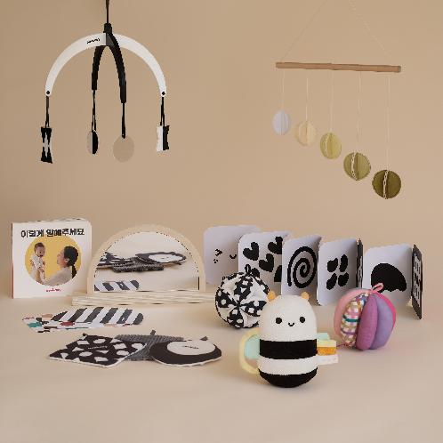 Peekaby Play Kit (0-2 months): Stage-based Montessori Baby Toy Set for Child Development