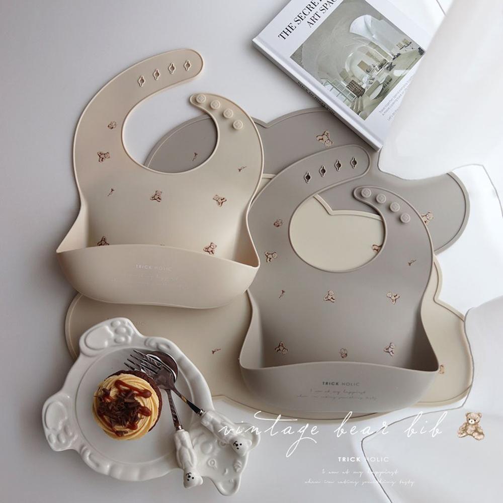 Trickholic baby food silicone bib